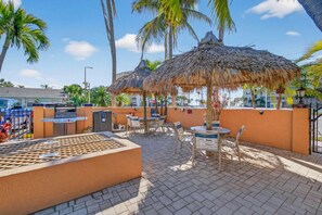 Outdoor dining - Visit Coconut Villa`s Suite 4! (Redington Shores)
