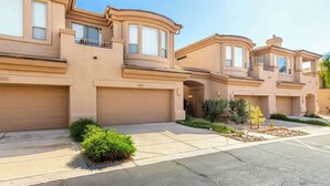 Exterior - 3BR Stay w/ Heated Pool, Spa, Gym & Grill Access (Scottsdale)