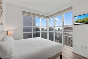 1 bedroom, iron/ironing board, WiFi, bed sheets - 47th-Floor Brickell Condo w/ City Views & Pool (Miami)