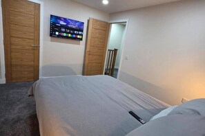 2 chambres, fer et planche à repasser, accès au Wi-Fi (inclus)