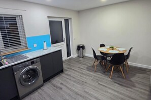 Dining - 2 Bed House Sleeps 5 -private Garden -dogs Allowed (Stirling)