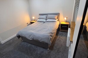 2 bedrooms, iron/ironing board, free WiFi, bed sheets