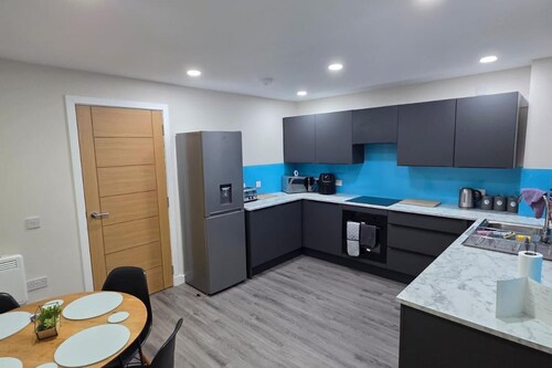 2 Bed House Sleeps 5 -private Garden -dogs Allowed