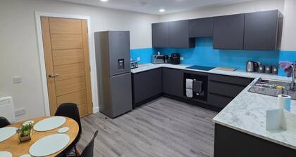 2 Bed House Sleeps 5 -private Garden -dogs Allowed