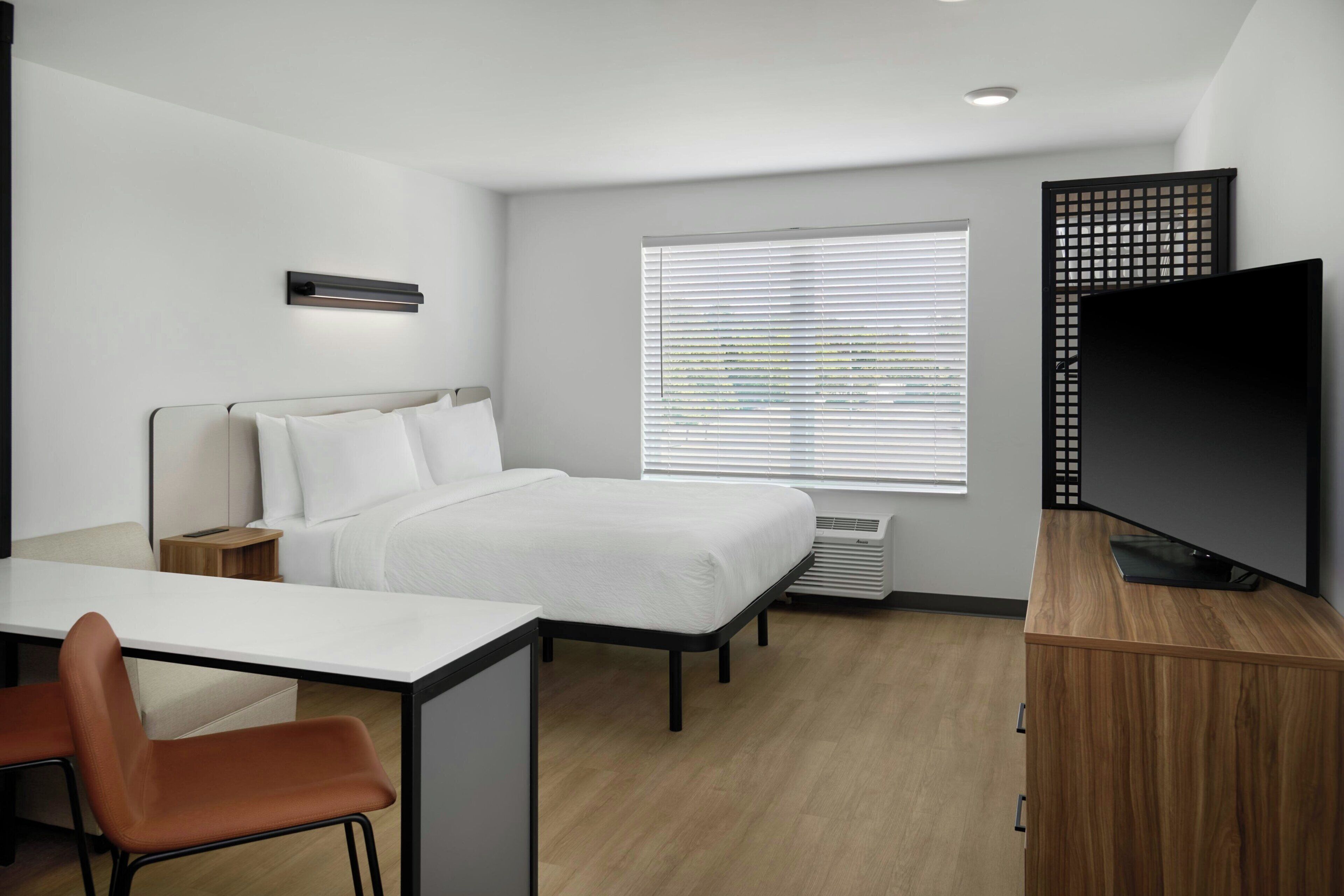 Studio, 1 Queen Bed | Blackout drapes, free WiFi, bed sheets