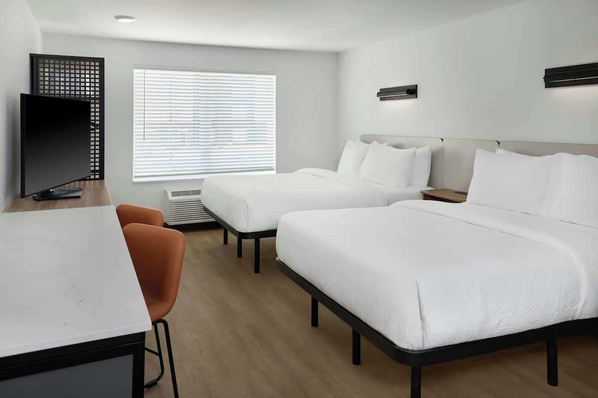 Estudio, 2 camas Queen size | Cortinas blackout, wifi gratis y ropa de cama