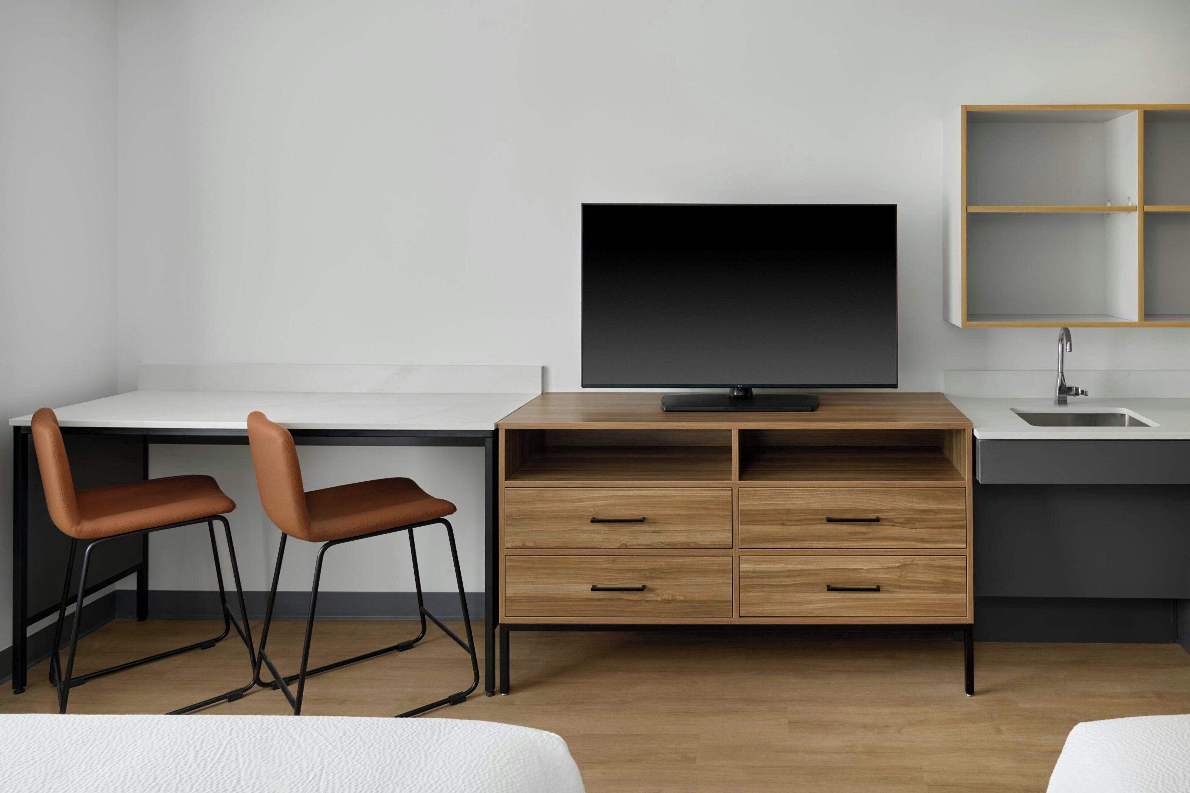 Estudi, 2 llits de matrimoni | Cortines opaques, wifi gratuïta i roba de llit 