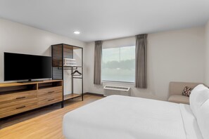 Cortinas opacas, wifi gratis, ropa de cama
