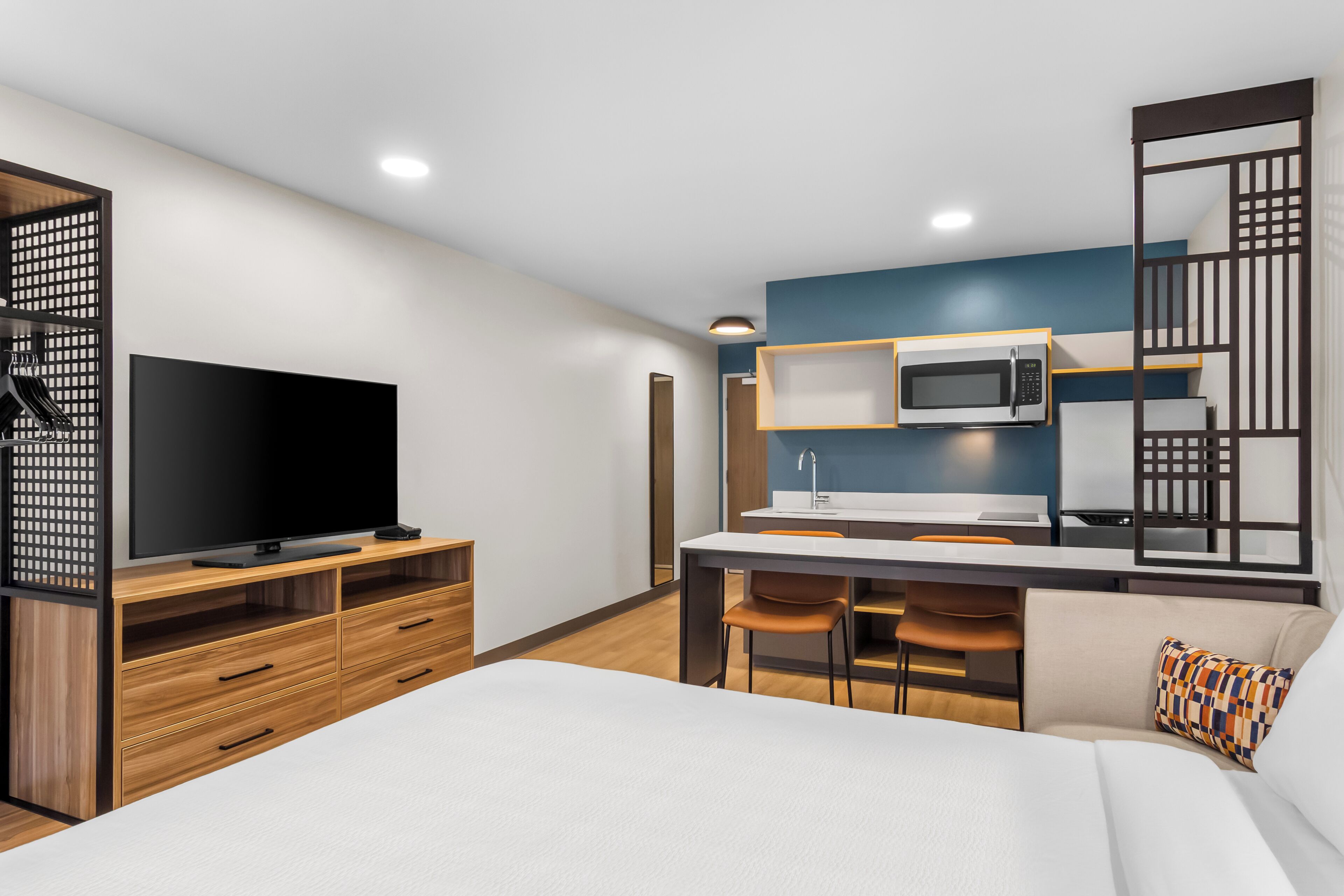 Estudio, 1 cama Queen size | Caja de seguridad en la habitación, escritorio y wifi gratis 