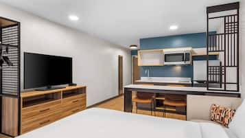 Estudio, 1 cama Queen size | Caja de seguridad en la habitación, escritorio y wifi gratis