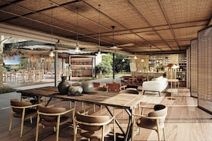 Bar lounge