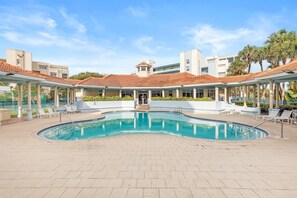 Condo, varias camas (Oceanwalk 1-201) | Alberca | Alberca climatizada 
