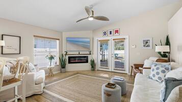 House, Multiple Beds (Sip of Sun) | Living area