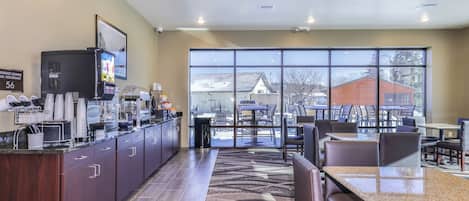 Desayuno de autoservicio incluido todos los días