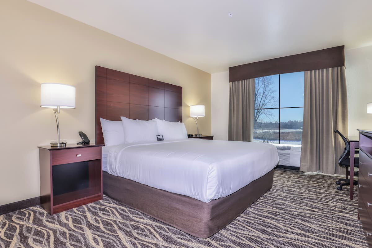 Desk, laptop workspace, iron/ironing board, free WiFi