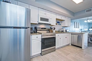 Private kitchen - Beachfront at Ocean House II
It’s Shore Paradise (Gulf Shores)
