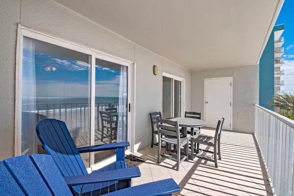 Outdoor dining - Beachfront at Ocean House II
It’s Shore Paradise (Gulf Shores)