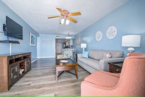 Living area - Beachfront at Ocean House II
It’s Shore Paradise (Gulf Shores)