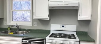  3-bedroom lodge in Clinton overlooks the widest part of the Mississippi