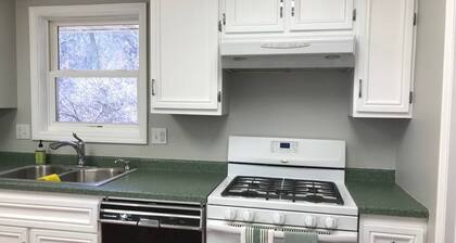 3-bedroom lodge in Clinton overlooks the widest part of the Mississippi