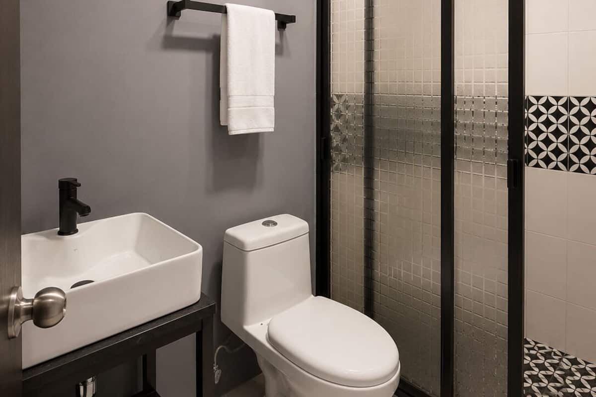 Shower, towels, soap, shampoo