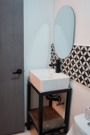 Basic Double Room | Bilik Mandi | Pancuran mandi, tuala disediakan, sabun, syampu 