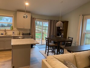 Interior - Casa Noisette: cozy 3 bed, 2 bath home 2 mi from The Battery & Truist Park (Smyrna)