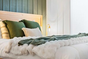 Condo, nhiều giường, sân hiên (Cozy Creekside Landing) | 2 phòng ngủ, trang trí khác biệt 
