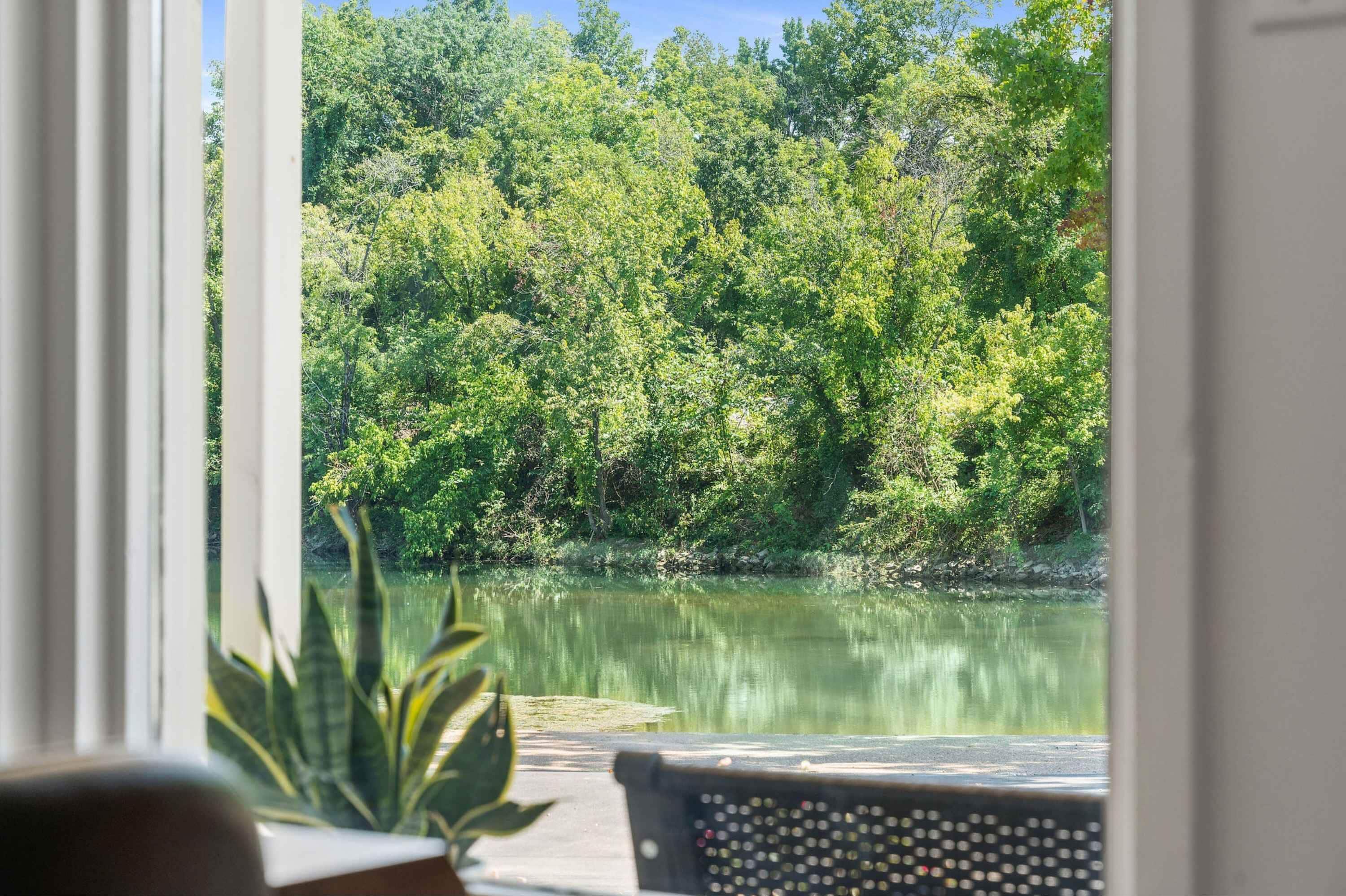 Condo, várias camas, varanda (Cozy Creekside Landing) | Vista do quarto