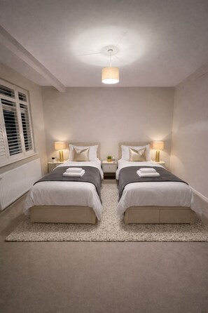 4 Schlafzimmer, Bügeleisen/Bügelbrett, Bettwäsche