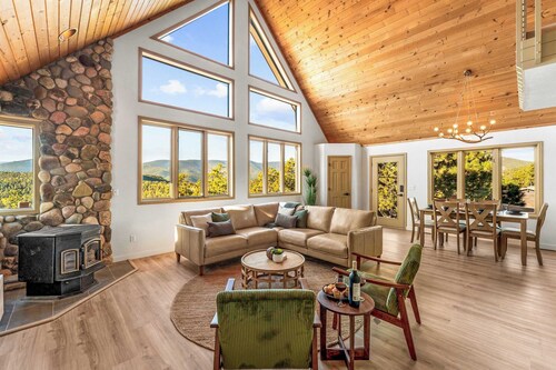 Dreamscape | Private Theater, Hot Tub & Geo Dome