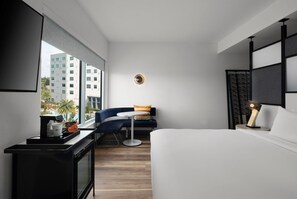 Unclassified image, 4 of 16, button - Splash King | Aloft Orlando International Drive | Convenient Pool View (Orlando)