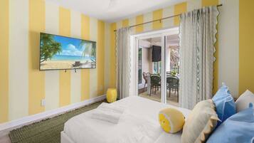 Een strijkplank/strijkijzer, reisbedje, wifi, beddengoed