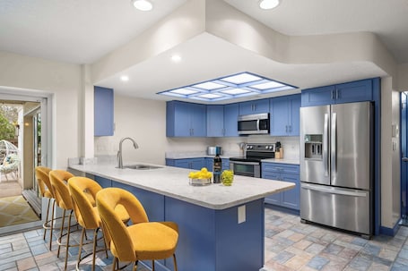 Fridge, microwave, oven, stovetop. Luxury Villa with Private Pool