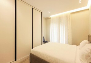 Iron/ironing board, WiFi, bed sheets - Cozy 1-bedroom apartment in soothing Tiranë with AC (Tiranë)
