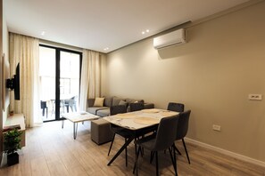 Interior - Cozy 1-bedroom apartment in soothing Tiranë with AC (Tiranë)