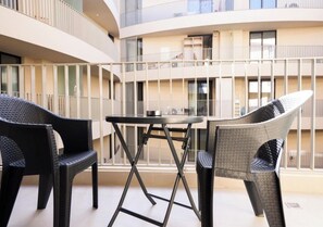 Property grounds - Cozy 1-bedroom apartment in soothing Tiranë with AC (Tiranë)