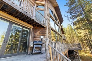 Terrace/patio - Riverfront Wildlife Lodge•12-Person Hot Tub•Arcade (Island Park)