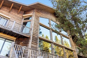 Exterior detail - Riverfront Wildlife Lodge•12-Person Hot Tub•Arcade (Island Park)
