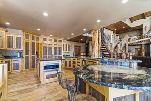 Interior - Riverfront Wildlife Lodge•12-Person Hot Tub•Arcade (Island Park)
