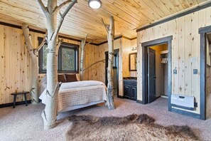 7 bedrooms, travel cot, WiFi, bed sheets - Riverfront Wildlife Lodge•12-Person Hot Tub•Arcade (Island Park)