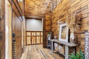 Interior - Riverfront Wildlife Lodge•12-Person Hot Tub•Arcade (Island Park)
