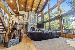 Interior - Riverfront Wildlife Lodge•12-Person Hot Tub•Arcade (Island Park)