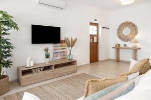 TV - Casa da Shaka Baleal - 150 meters to the beach (Peniche)