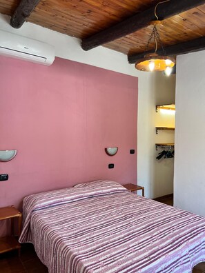 1 bedroom, iron/ironing board, bed sheets - Casa Paola - nature and relaxation (Sardegna)