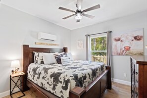 1 bedroom, iron/ironing board, Internet, bed sheets - Key Lime Cottage in Bon Secour, 11 miles to beach, 7 miles to Sportsplex (Bon Secour)
