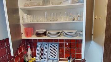 Kühlschrank, Kochgeschirr/Geschirr/Besteck