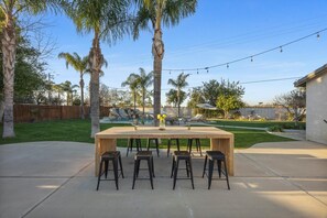Outdoor dining - Resort Style House -pool-office-gym in the Northwest of the city. (Bakersfield)