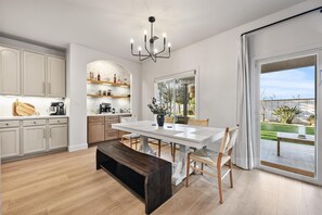 Dining - Resort Style House -pool-office-gym in the Northwest of the city. (Bakersfield)
