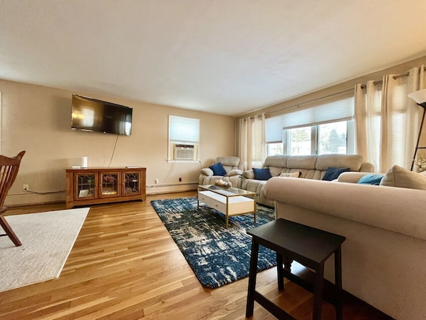 Smart TV - Roomy Retreat * Enjoy Golf Club & BU*UHS*Guthrie (Endicott)